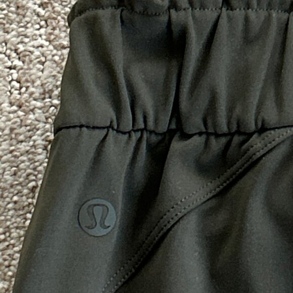 LULULEMON ~ DARK GREEN SCUBA JOGGER PANTS ~ 8 ~ POCKETS - Picture 6 of 6